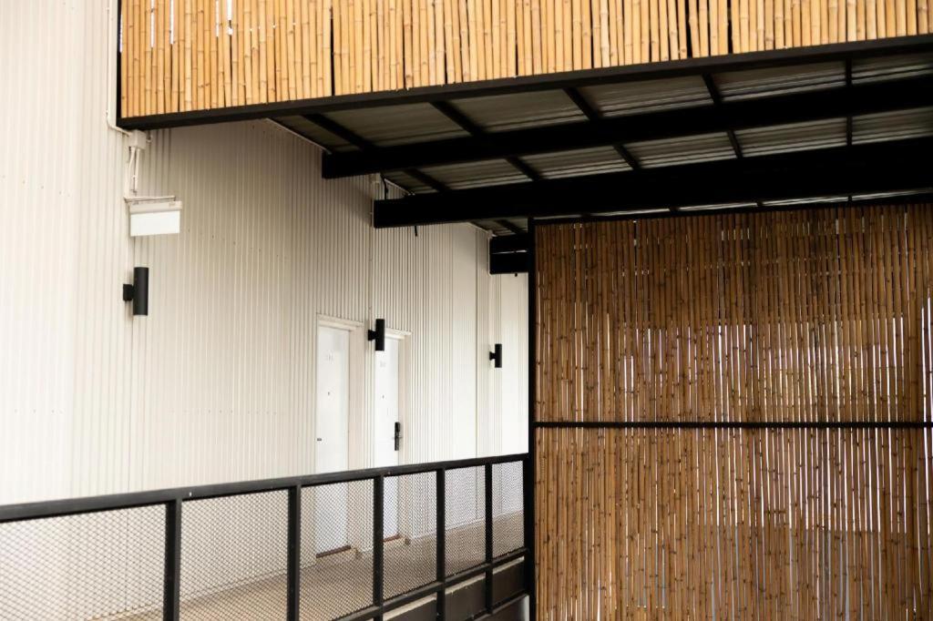 Pakchong Center Poshtel Hotel Exterior photo